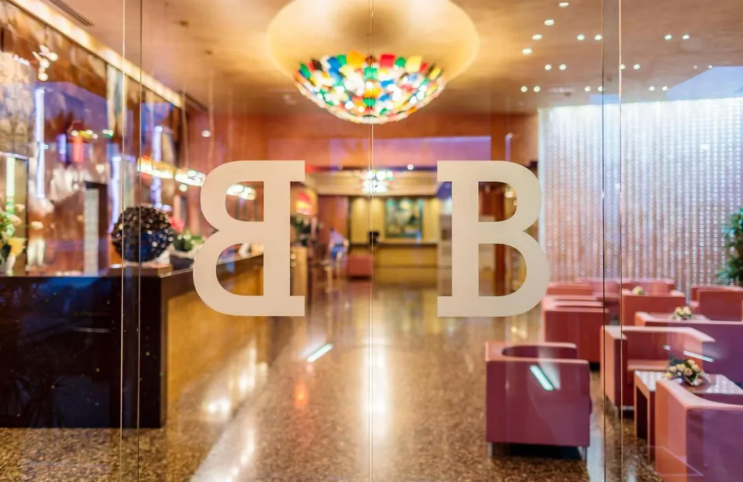 Base Hotel-1